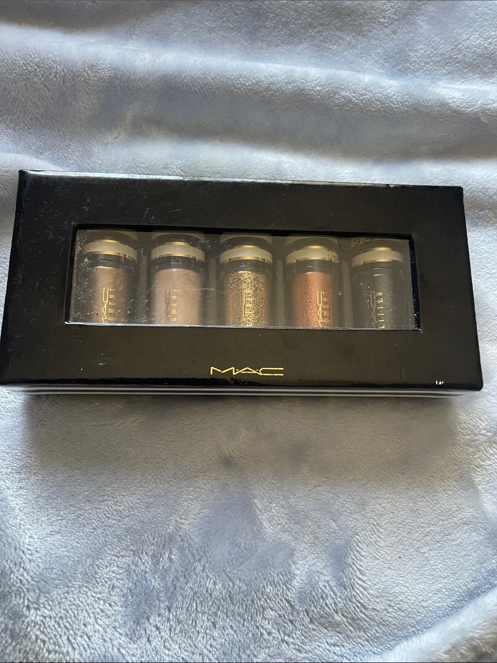 MAC Black and Gold Nocturnals Mini Pigment & Glitter Set - Picture 3 of 4